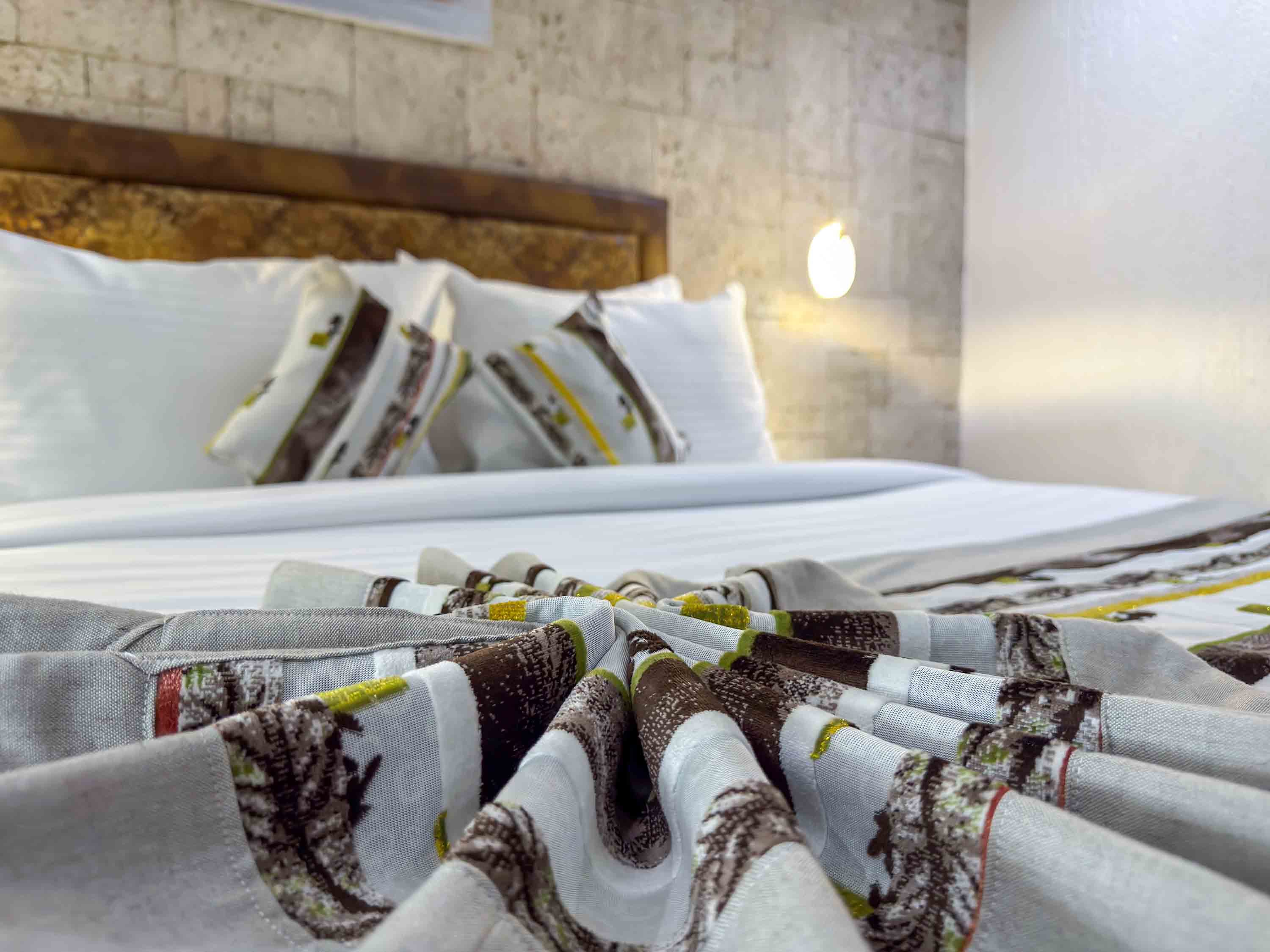 ADJOINING ROOM image